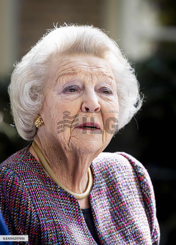 Princess Beatrix Presents The Jantje Beton Prize - Netherlands
