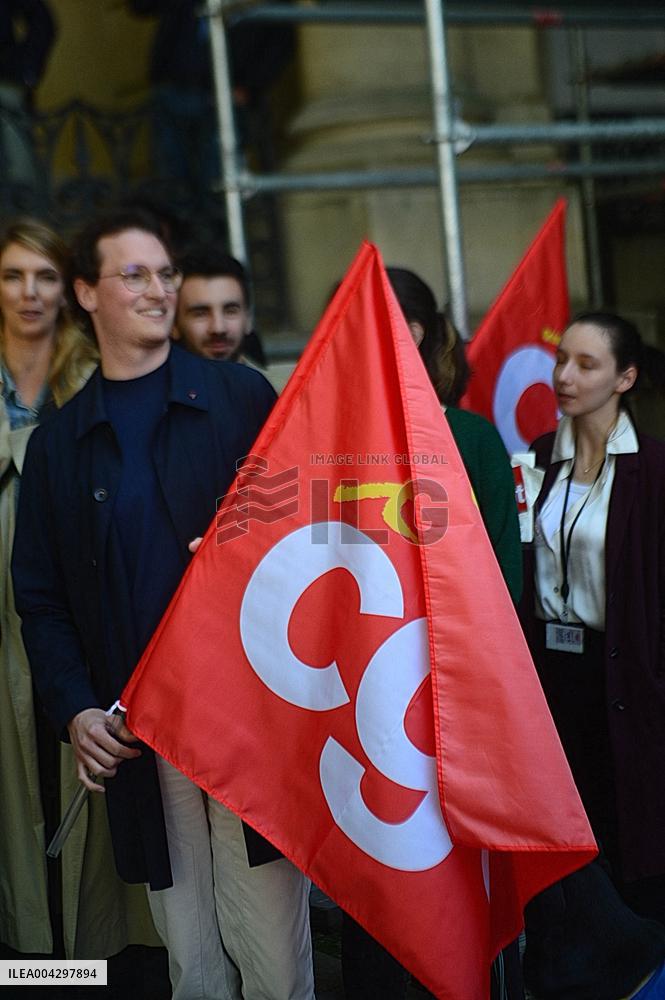 Left-Wing Aides Protest Far-Right Media Dossier in Paris