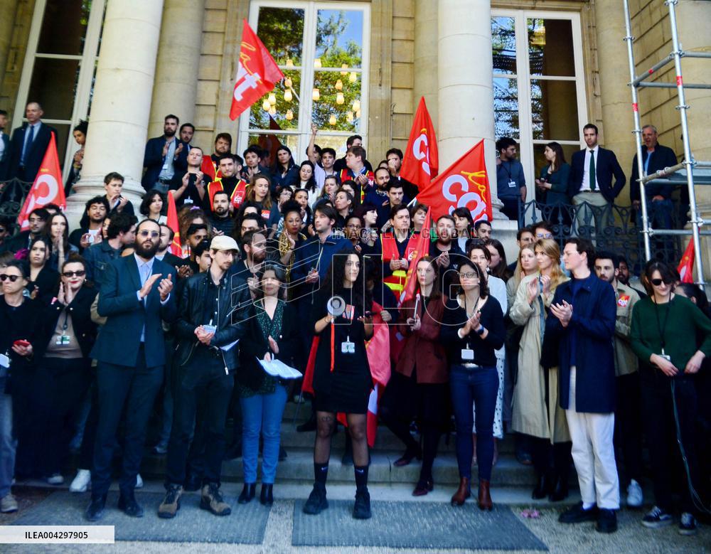 Left-Wing Aides Protest Far-Right Media Dossier in Paris