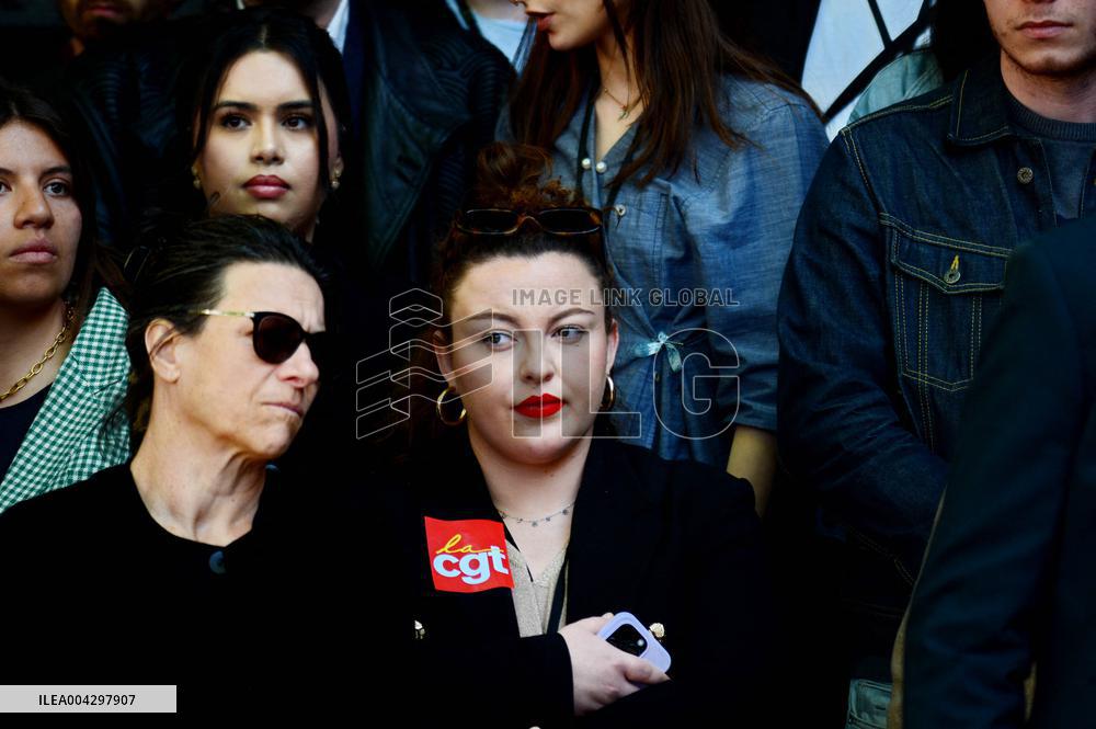 Left-Wing Aides Protest Far-Right Media Dossier in Paris