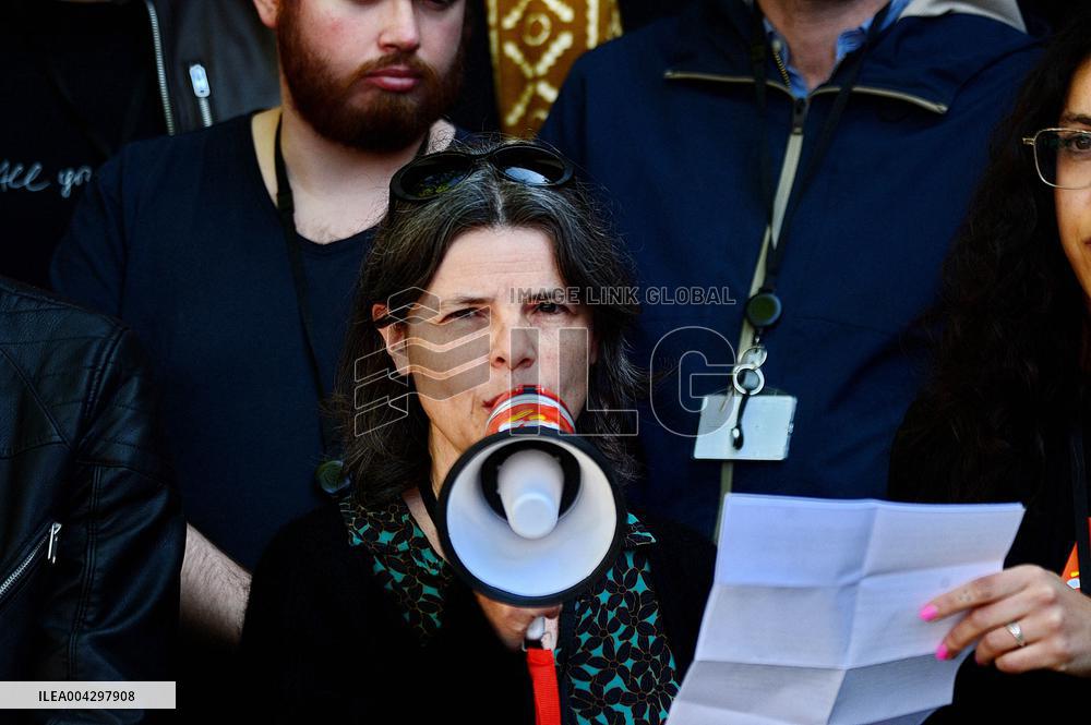 Left-Wing Aides Protest Far-Right Media Dossier in Paris