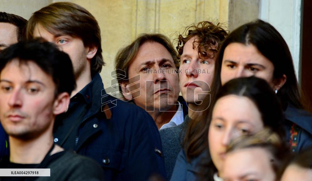 Left-Wing Aides Protest Far-Right Media Dossier in Paris