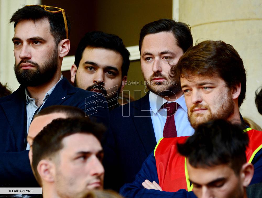 Left-Wing Aides Protest Far-Right Media Dossier in Paris