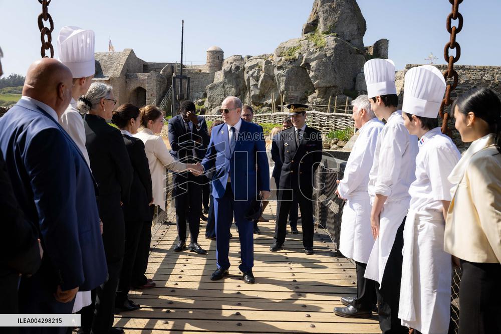 NO TABLOIDS - Official visit to Brittany by Prince Albert II of Monaco with his family - Plevenon