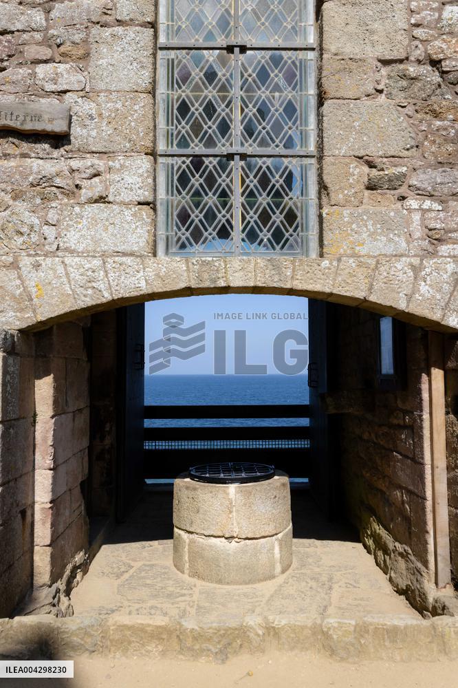 NO TABLOIDS - Official visit to Brittany by Prince Albert II of Monaco with his family - Plevenon