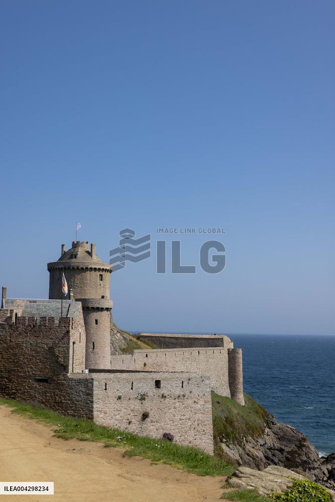 NO TABLOIDS - Official visit to Brittany by Prince Albert II of Monaco with his family - Plevenon