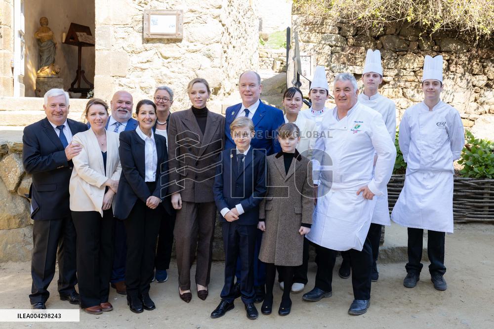 NO TABLOIDS - Official visit to Brittany by Prince Albert II of Monaco with his family - Plevenon