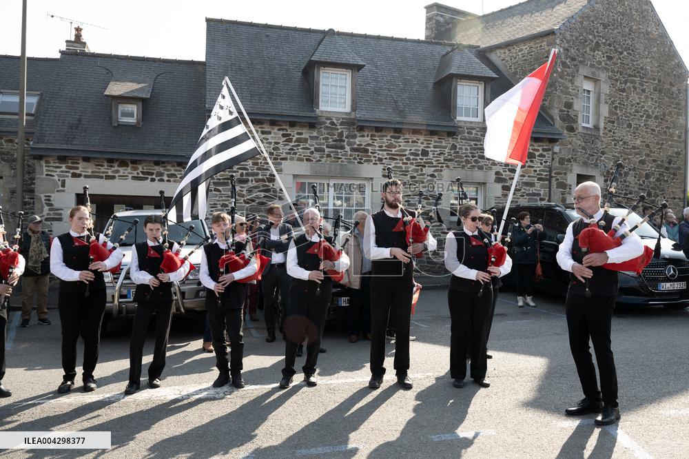 NO TABLOIDS - Official visit to Brittany by Prince Albert II of Monaco with his family - Matignon