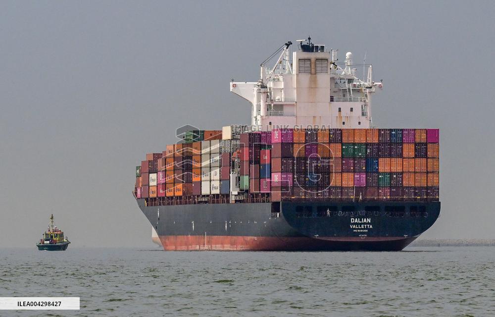 CONTAINER SHIP