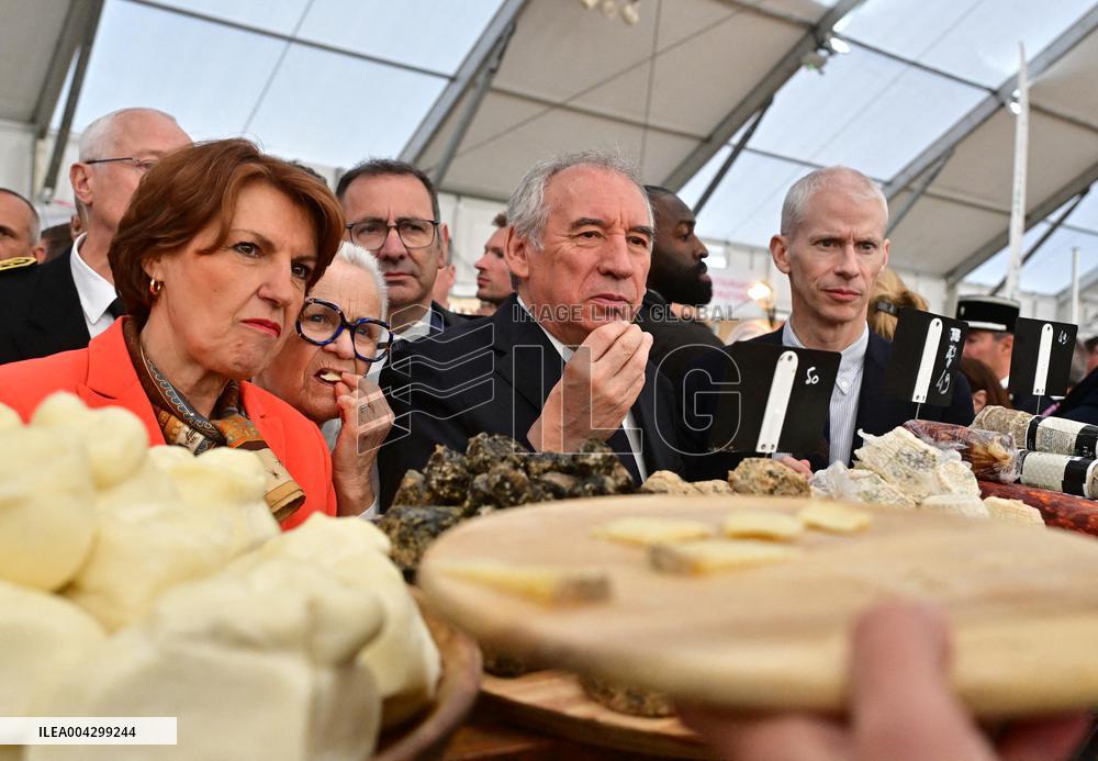 PM Francois Bayrou Attends the 58th International Cheese and Wine Fair - Coulommiers