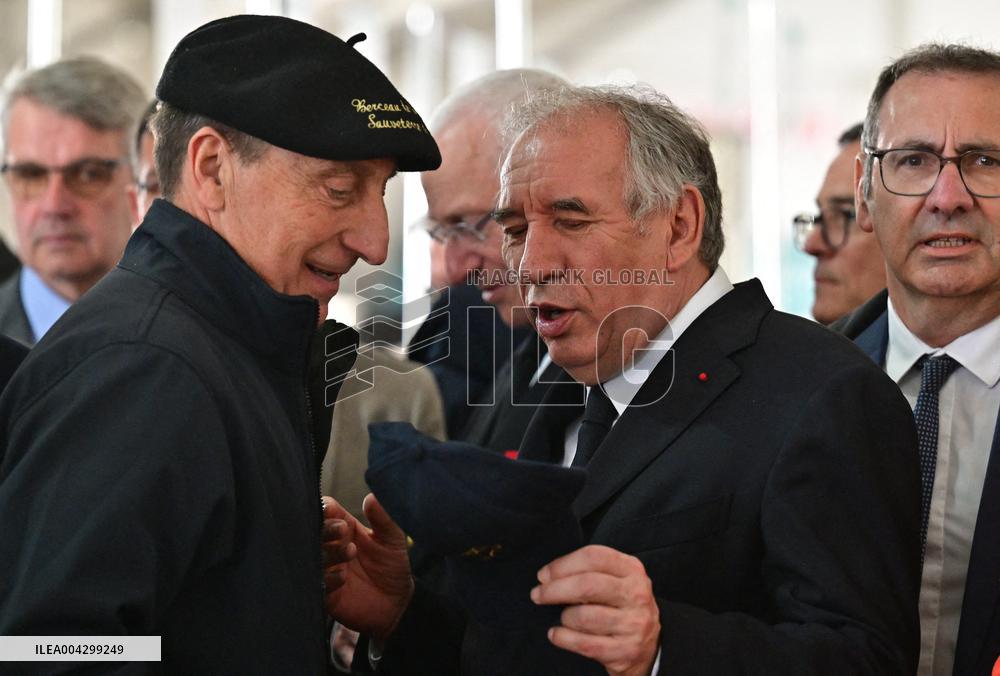 PM Francois Bayrou Attends the 58th International Cheese and Wine Fair - Coulommiers