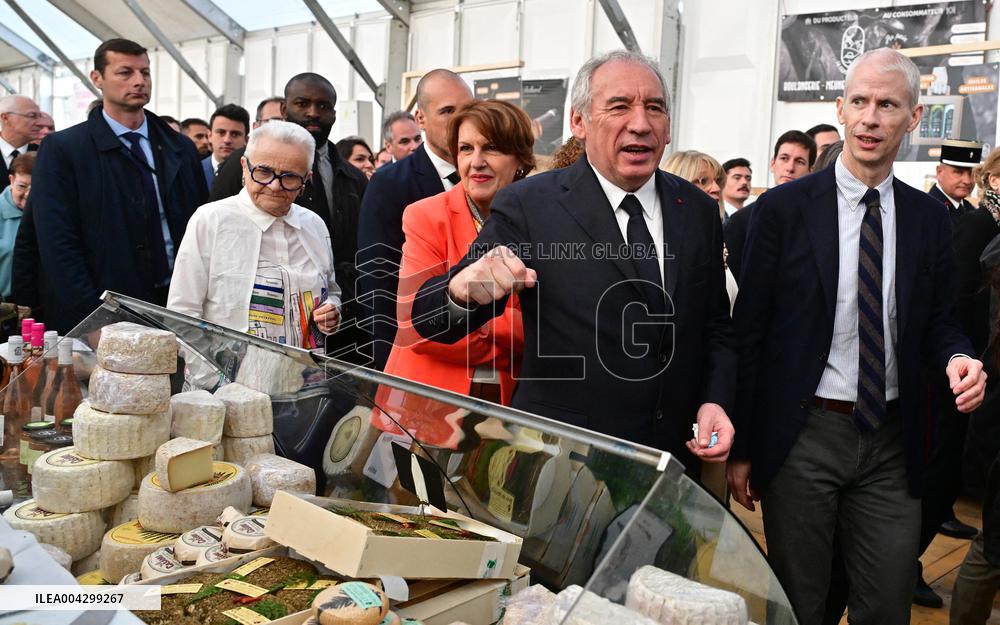 PM Francois Bayrou Attends the 58th International Cheese and Wine Fair - Coulommiers