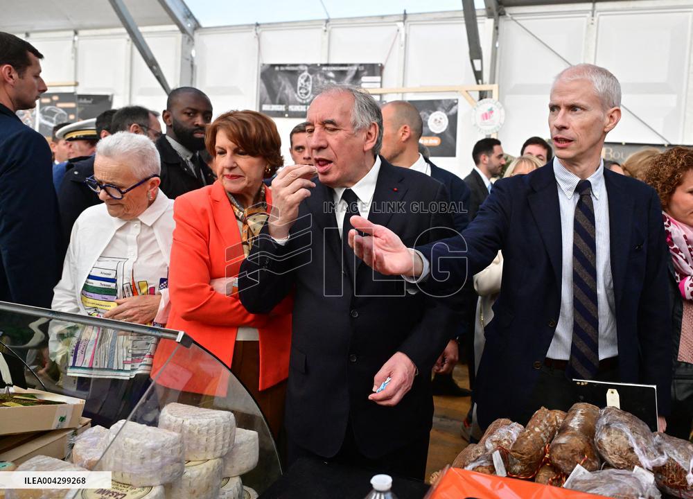 PM Francois Bayrou Attends the 58th International Cheese and Wine Fair - Coulommiers