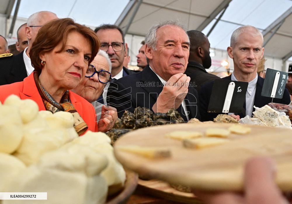 PM Francois Bayrou Attends the 58th International Cheese and Wine Fair - Coulommiers