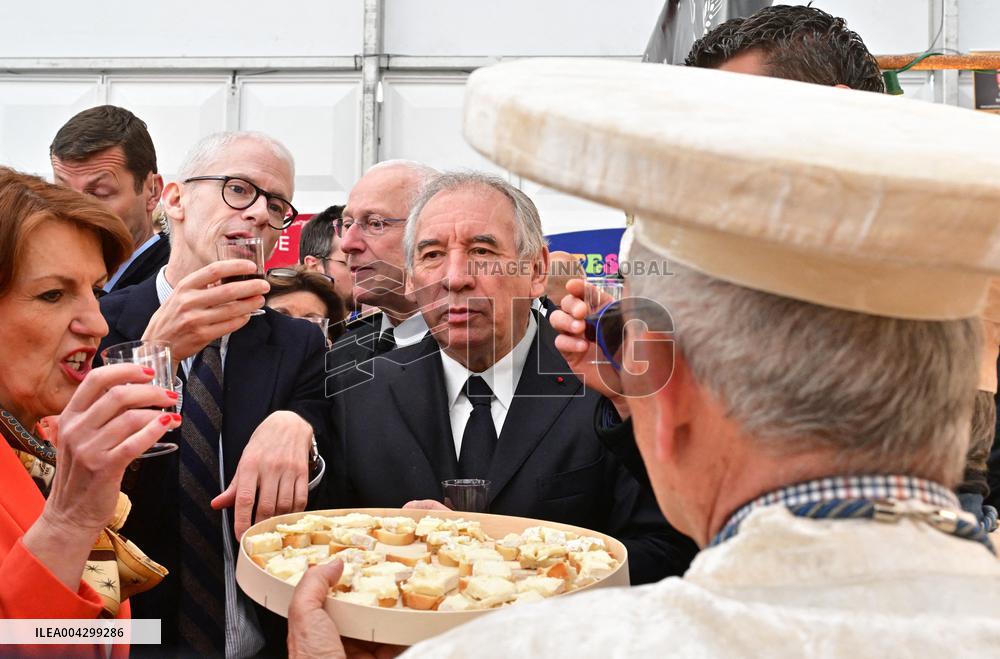 PM Francois Bayrou Attends the 58th International Cheese and Wine Fair - Coulommiers