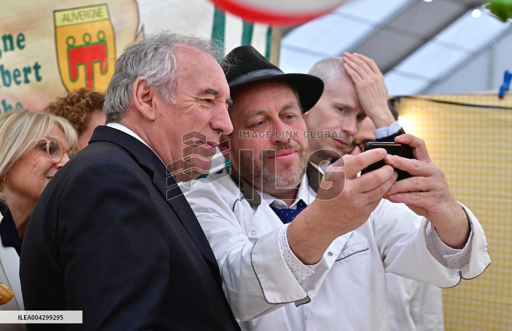 PM Francois Bayrou Attends the 58th International Cheese and Wine Fair - Coulommiers