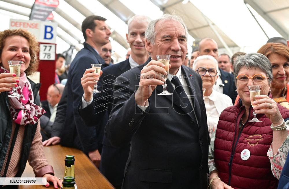 PM Francois Bayrou Attends the 58th International Cheese and Wine Fair - Coulommiers