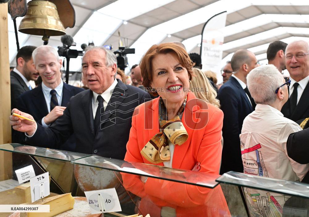 PM Francois Bayrou Attends the 58th International Cheese and Wine Fair - Coulommiers