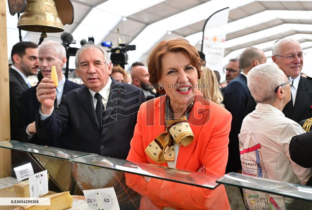 PM Francois Bayrou Attends the 58th International Cheese and Wine Fair - Coulommiers