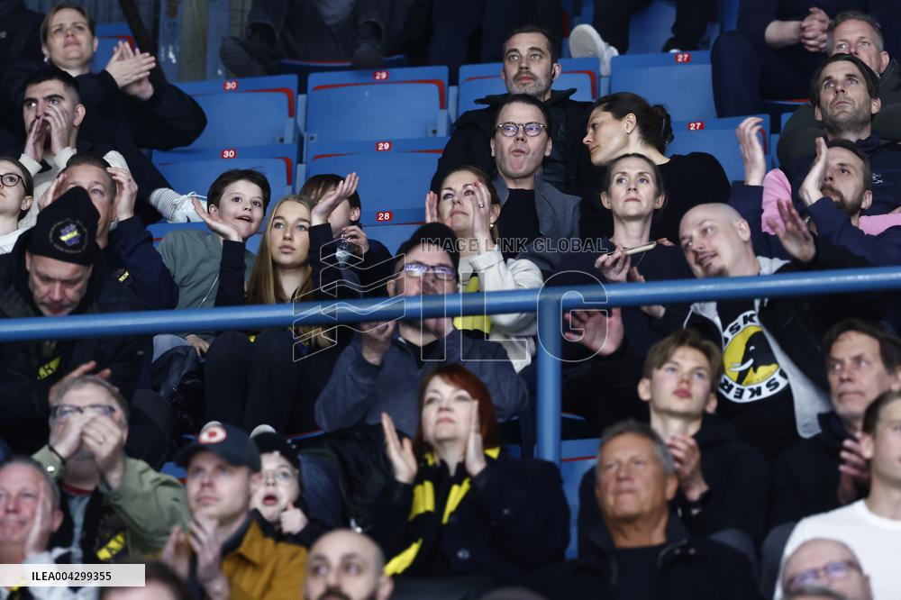 CROWN PRINCESS FAMILY AT HOCKEYA