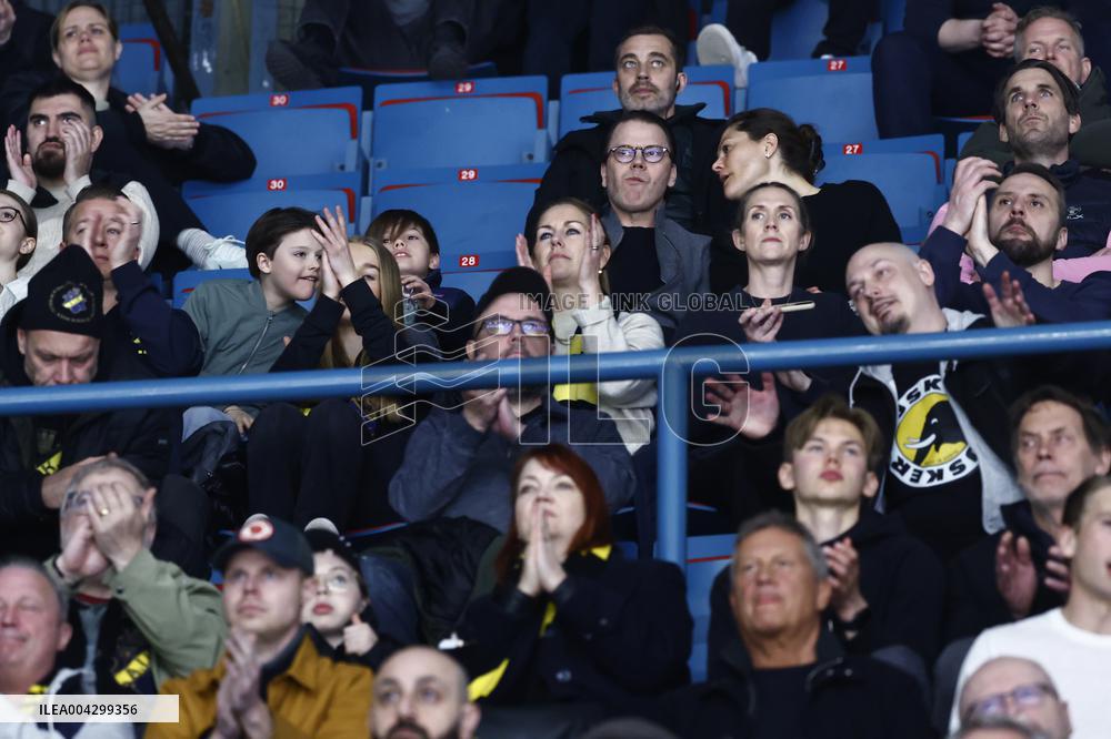 CROWN PRINCESS FAMILY AT HOCKEYA