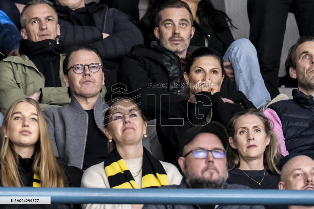 CROWN PRINCESS COUPLE AT HOCKEY