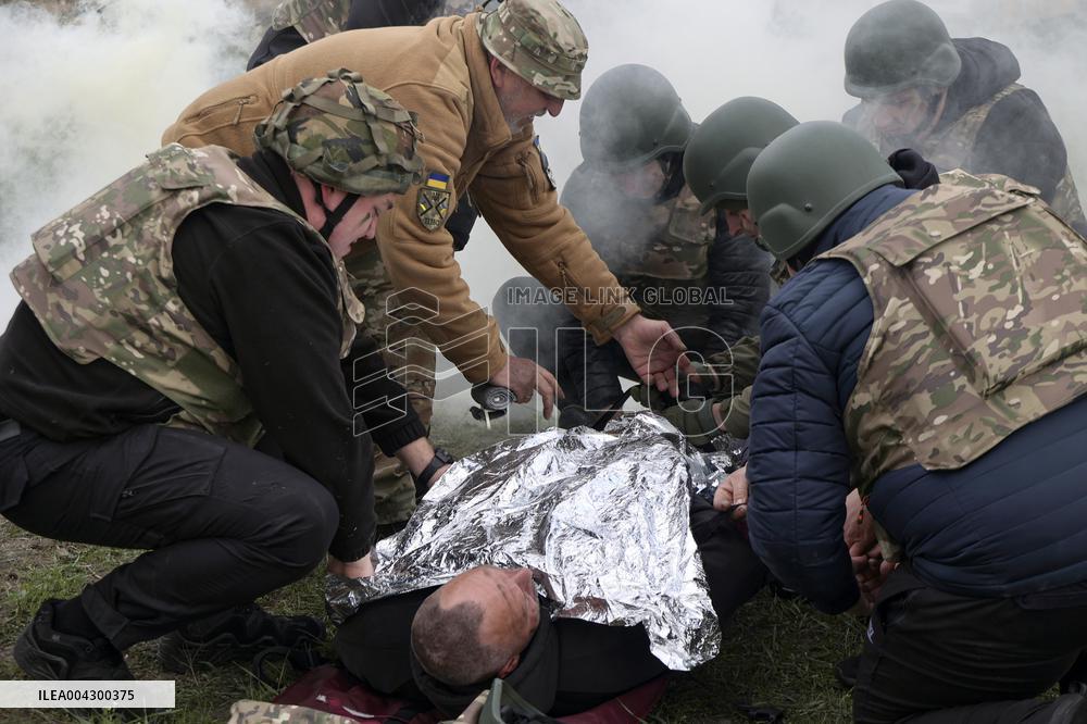 Training to prepare for national resistance in Kharkiv region