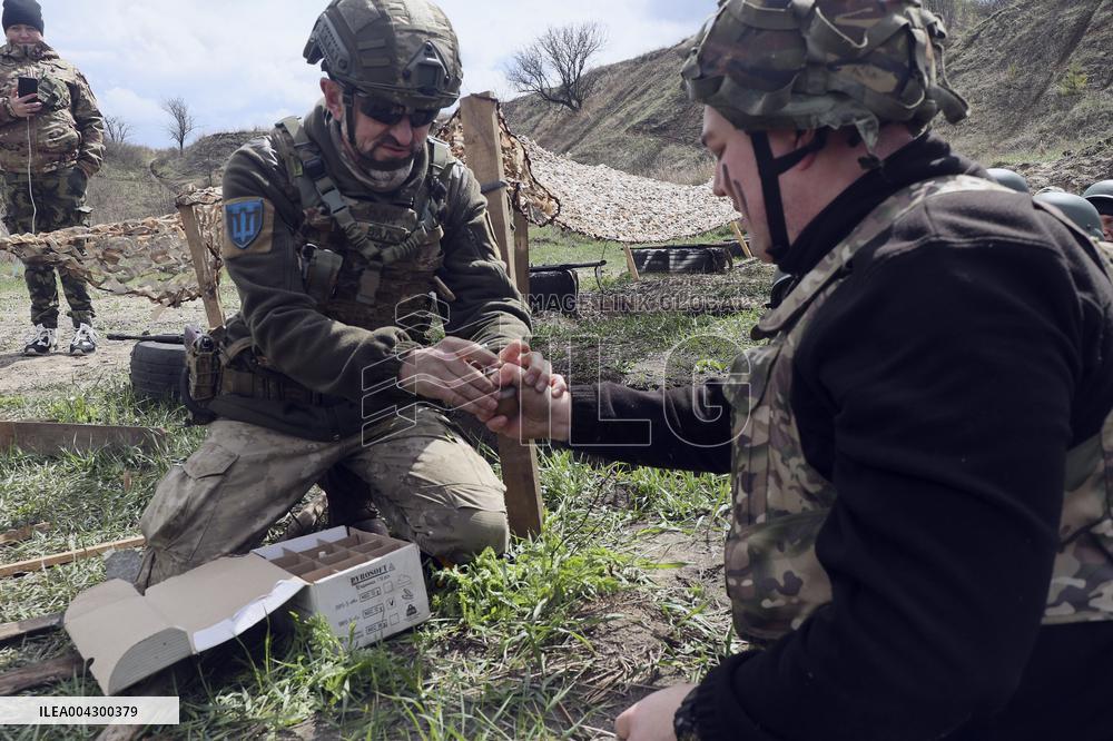 Training to prepare for national resistance in Kharkiv region