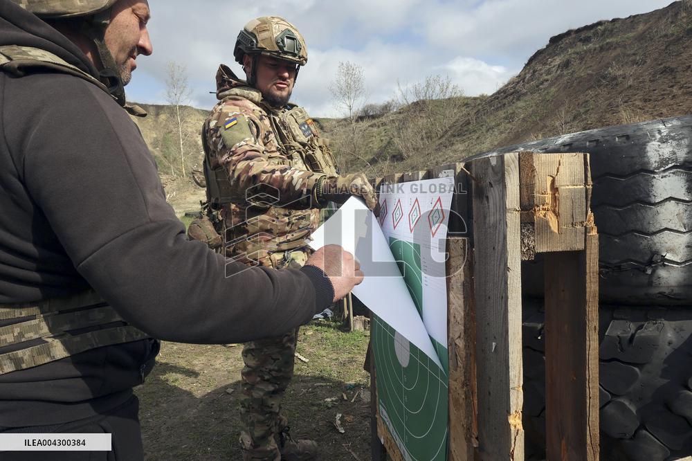 Training to prepare for national resistance in Kharkiv region