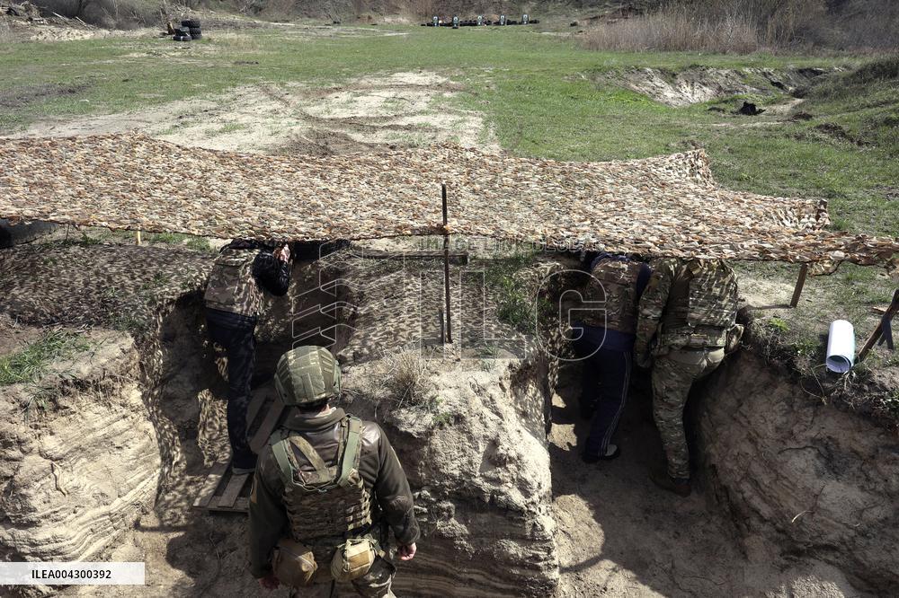 Training to prepare for national resistance in Kharkiv region