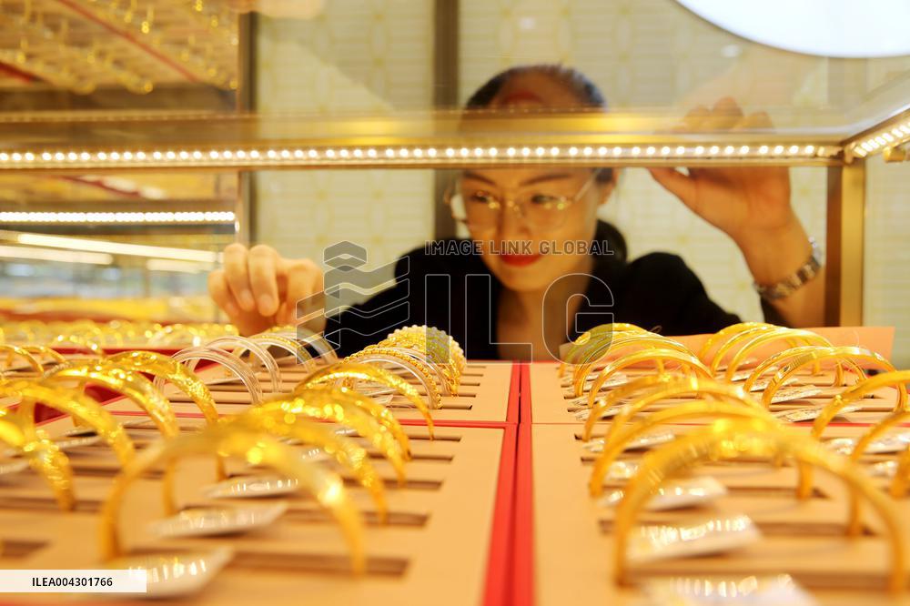 International Gold Futures Prices Rise