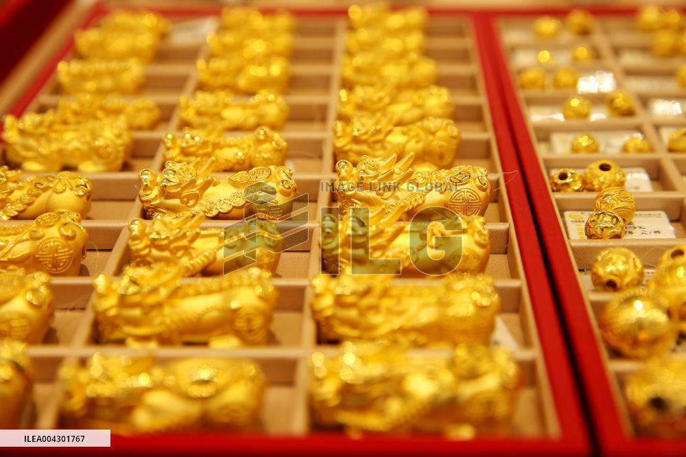 International Gold Futures Prices Rise