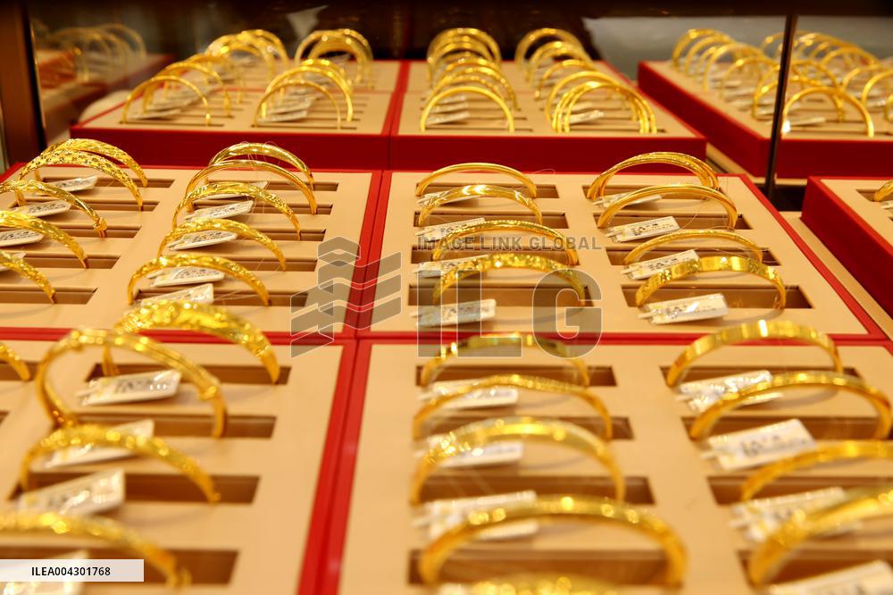 International Gold Futures Prices Rise