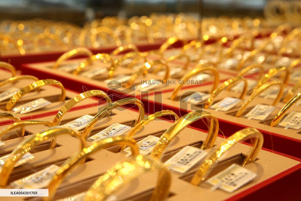 International Gold Futures Prices Rise