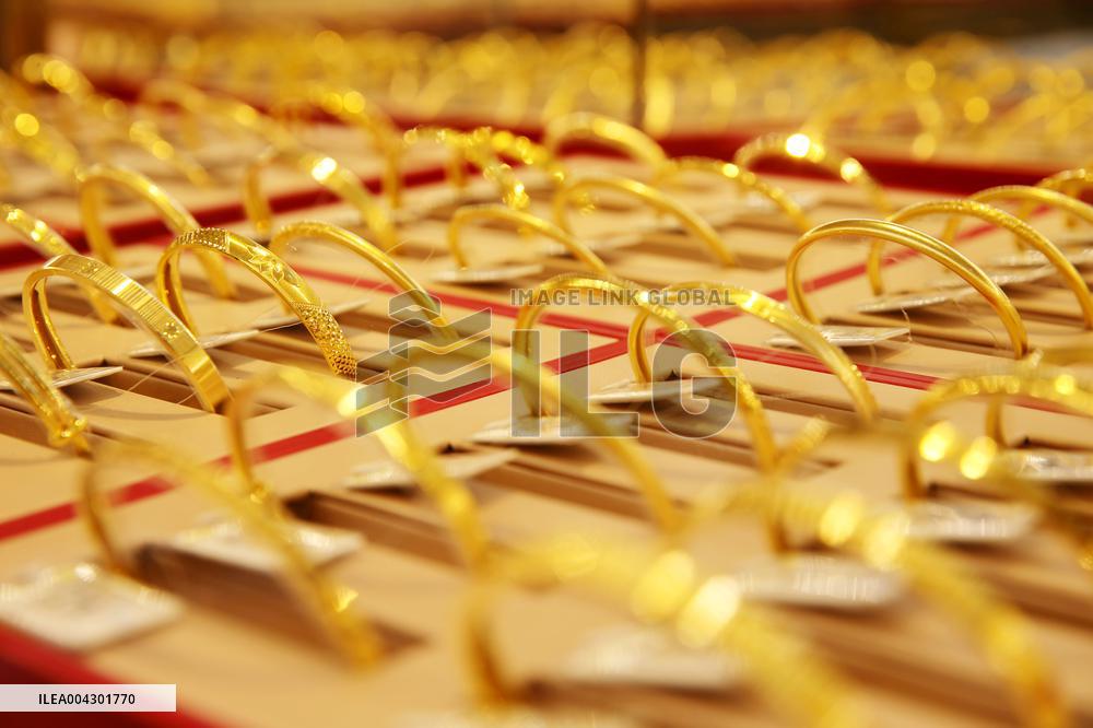International Gold Futures Prices Rise