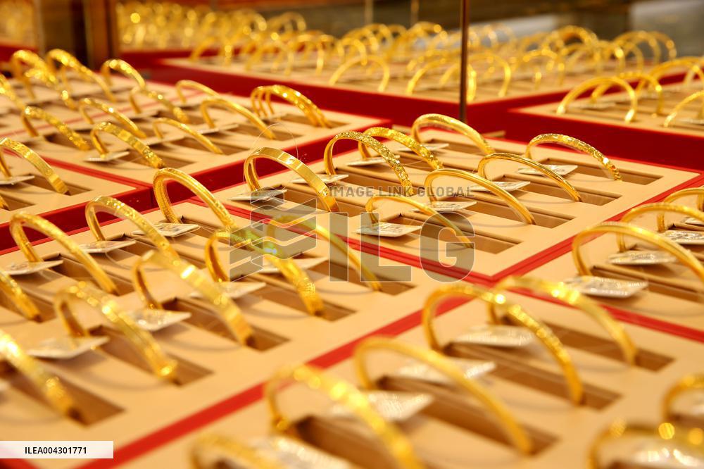 International Gold Futures Prices Rise