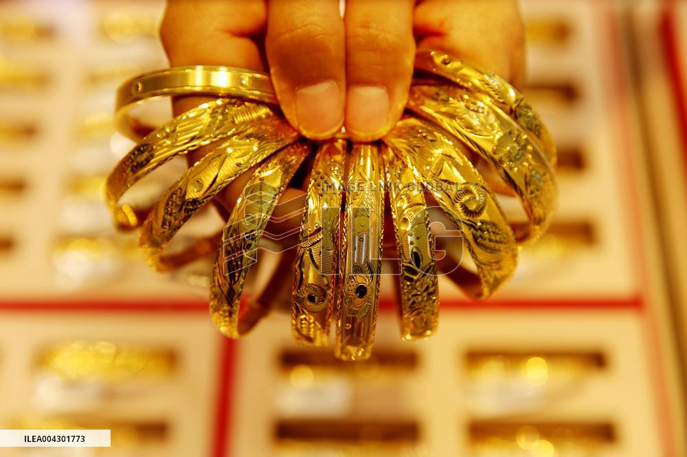 International Gold Futures Prices Rise