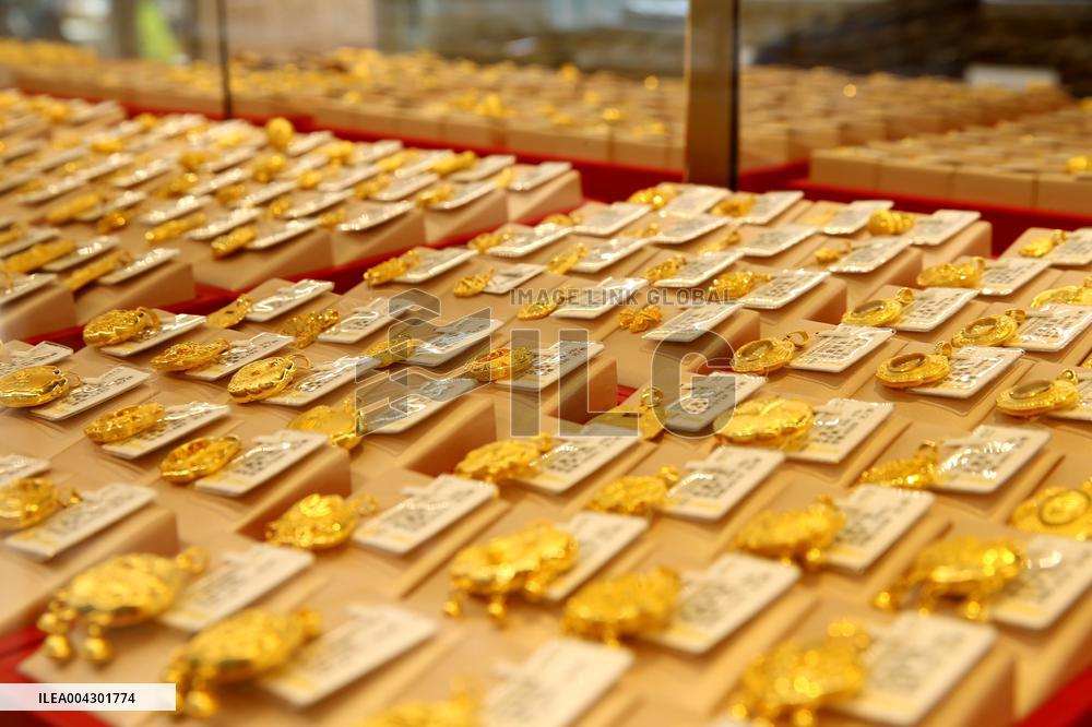International Gold Futures Prices Rise