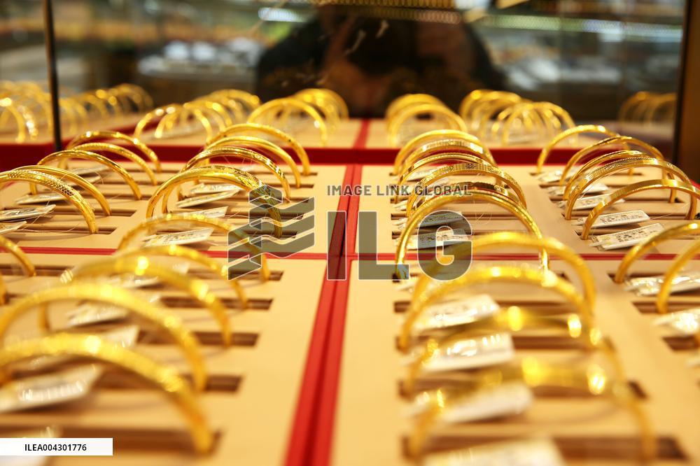 International Gold Futures Prices Rise