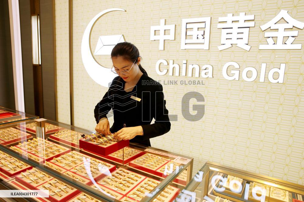 International Gold Futures Prices Rise