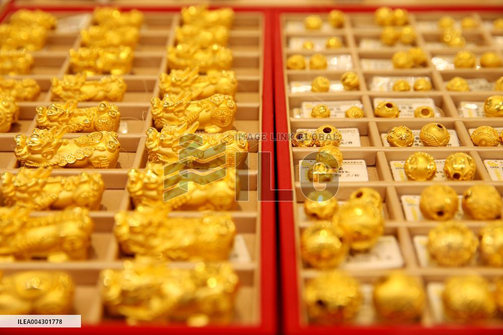International Gold Futures Prices Rise