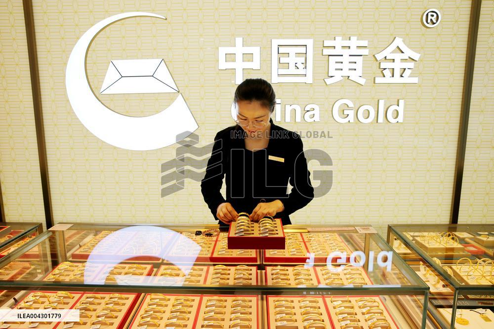 International Gold Futures Prices Rise