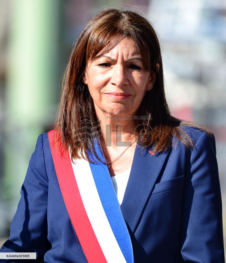 Anne Hildalgo Inaugurates The Jim Morrison Footbridge - Paris