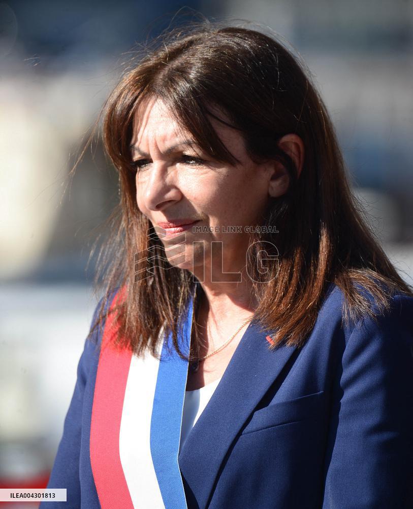 Anne Hildalgo Inaugurates The Jim Morrison Footbridge - Paris