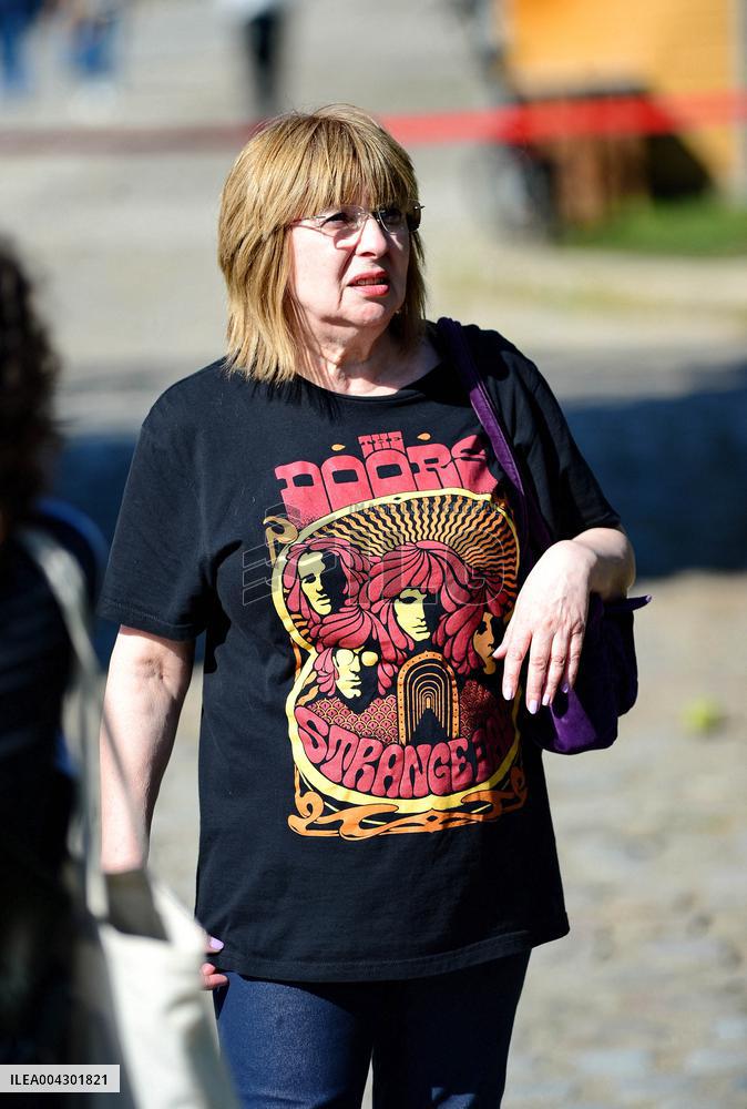 Anne Hildalgo Inaugurates The Jim Morrison Footbridge - Paris