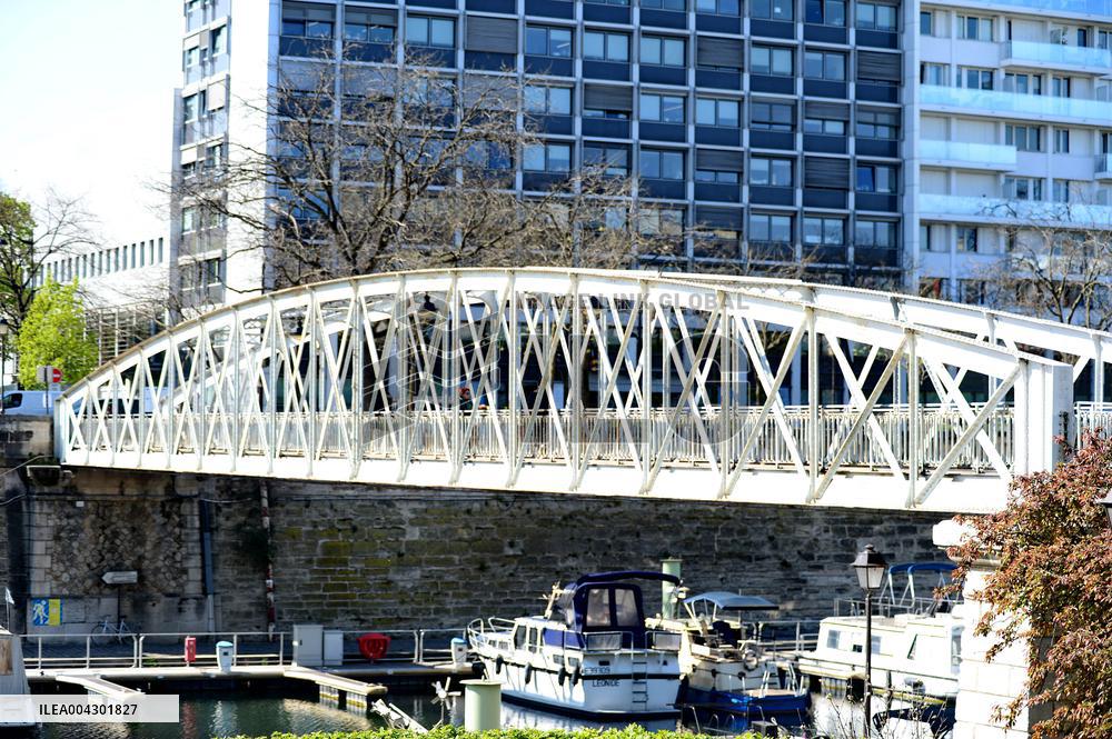Anne Hildalgo Inaugurates The Jim Morrison Footbridge - Paris