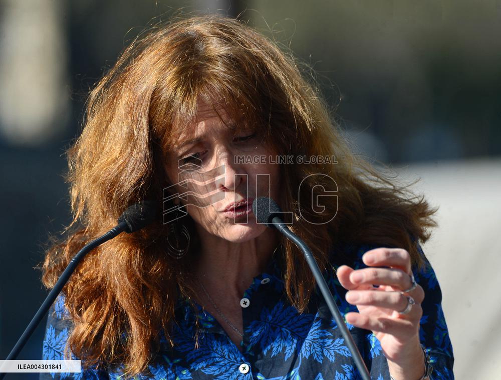 Anne Hildalgo Inaugurates The Jim Morrison Footbridge - Paris