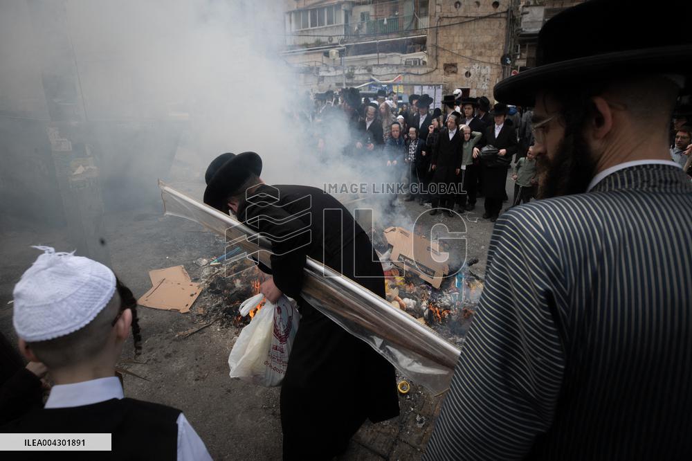 Preparaation of Jewish Passover Holiday - Jerusalem