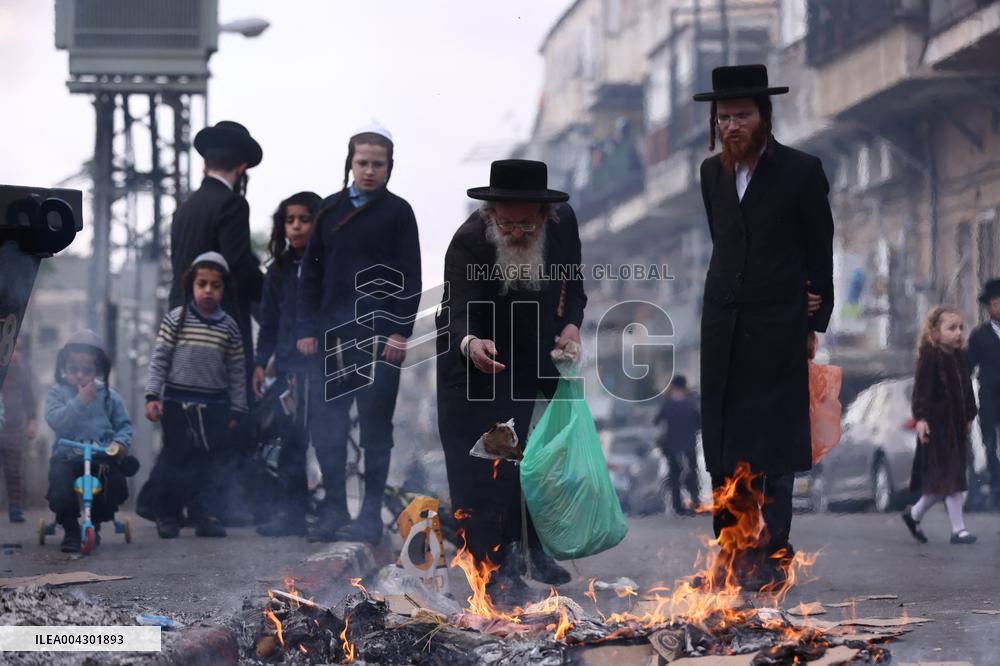 Preparaation of Jewish Passover Holiday - Jerusalem