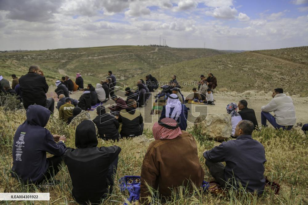 Friday prayers near lands seized by Israeli authorities - West Bank